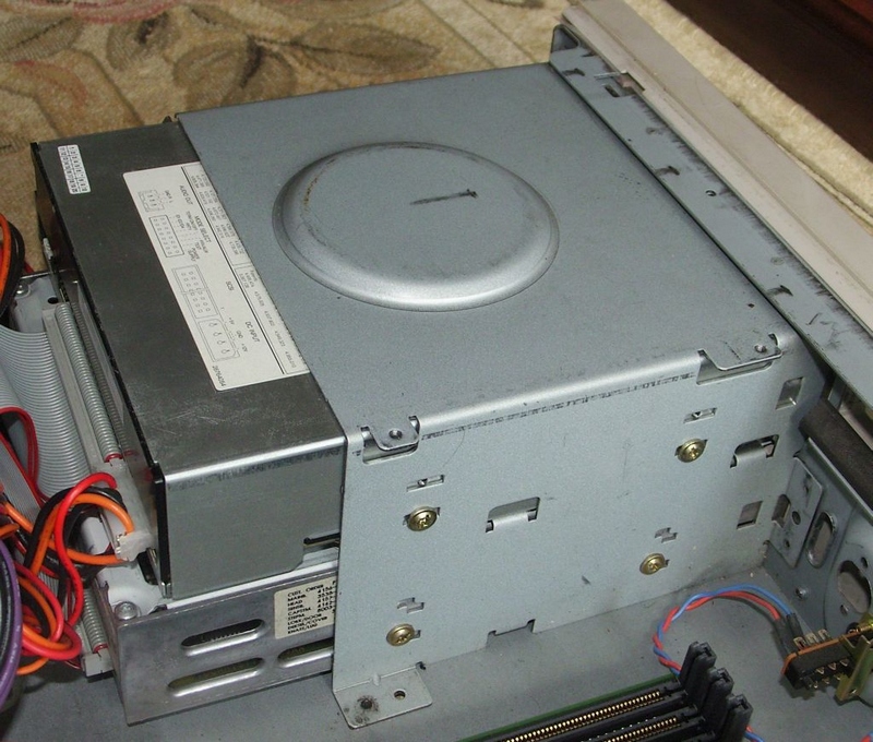 Siemens Nixdorf RM200. Корзина CD-ROM и стримера