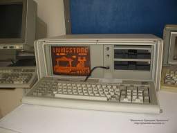 IBM PC Portable: на дисплее -- игра Livingstone. Кликните для просмотра увеличенной фотографии